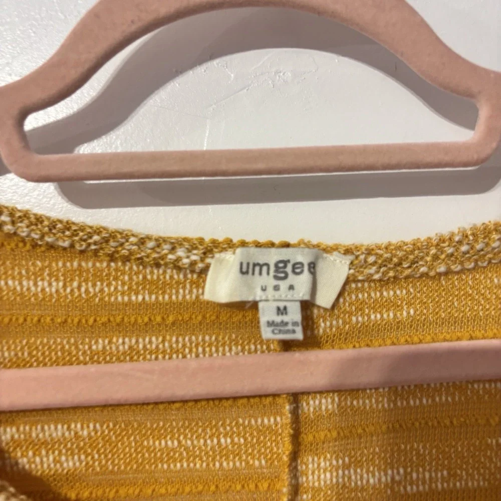 UMGEE Top Womens Medium Yellow Waffe Knit Long Sleeves Pullover Crew Neck Boho